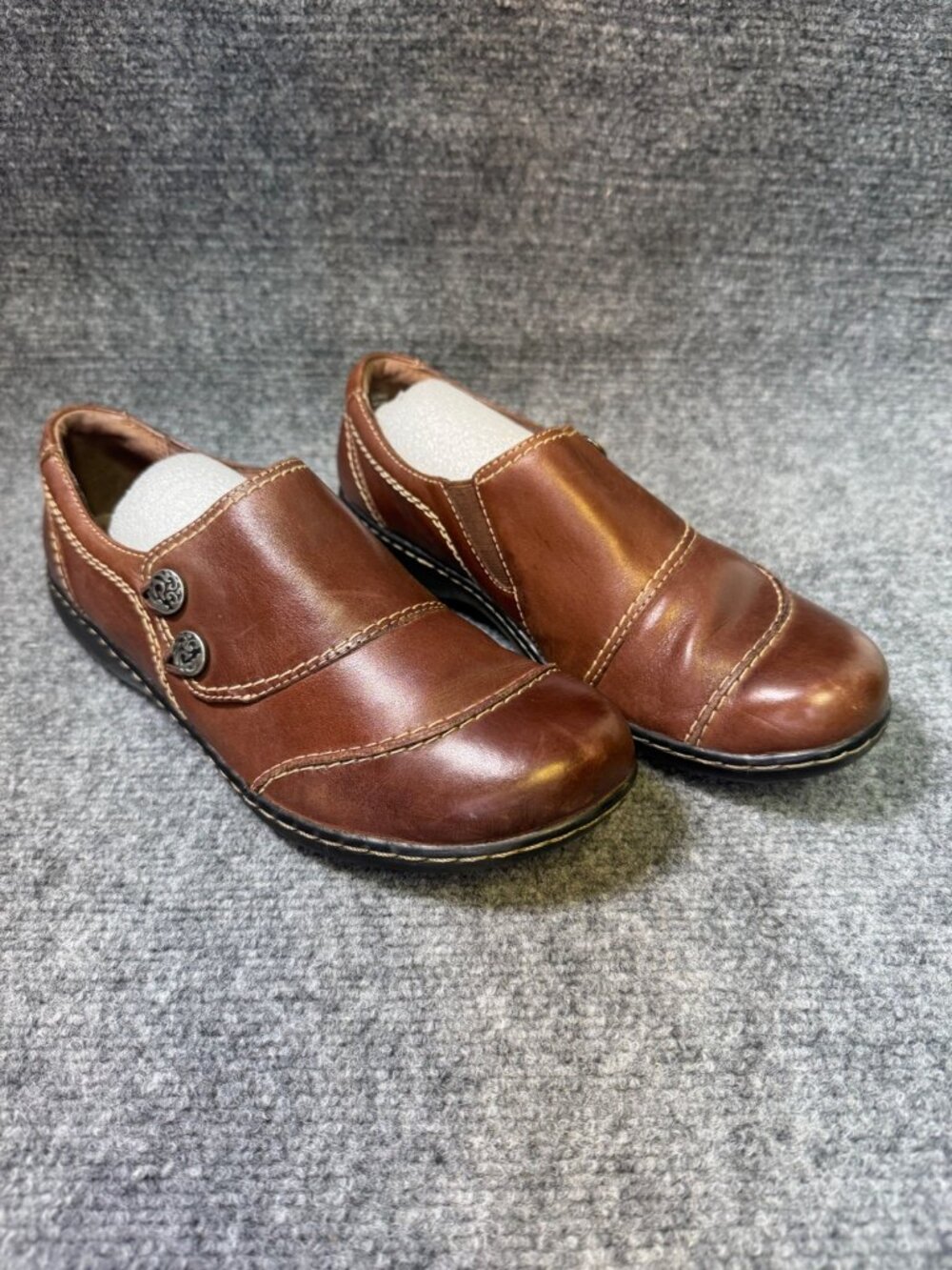 Clarks Womens Brown 9M Leather Slip-On Comfort Shoes W/ Button Accent